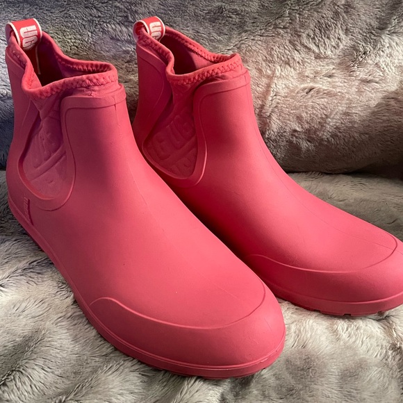 Ugg Chevonne Pink Rain boot Size 10 Discontinued Style EUC - Picture 1 of 4